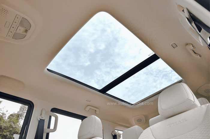 Mahindra Thar Roxx sunroof Mahindra Thar Roxx sunroof