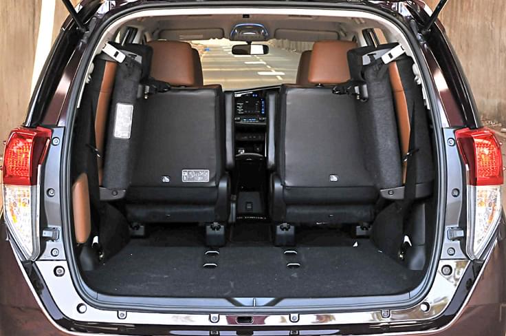 Split, flip down and fold away the third row, however, and storage room is more than ample. Split, flip down and fold away the third row, however, and storage room is more than ample.