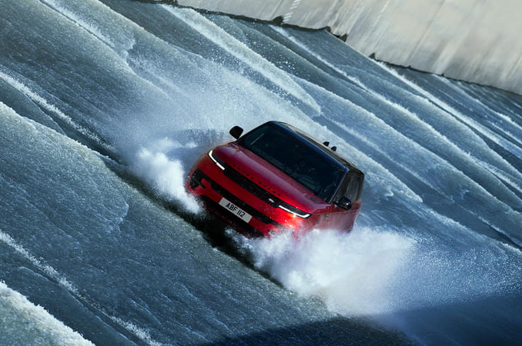 2022 Range Rover Sport snow crossing. 2022 Range Rover Sport snow crossing.