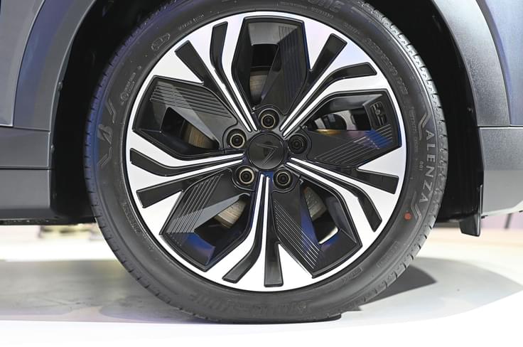 Vinfast VF 6 will get 17-inch alloy wheels as standard. Vinfast VF 6 will get 17-inch alloy wheels as standard.