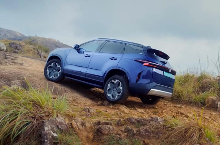 A live feed stitched from all the cameras around the Harrier EV gives a better view of the surroundings. Tata Harrier EV off roading outside